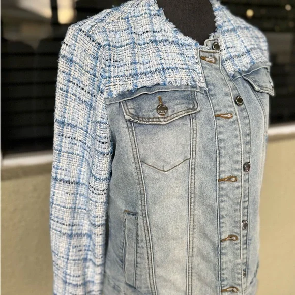 Venus Blue Jean Jacket with Vintage-Inspired Design - Picture 10 of 15